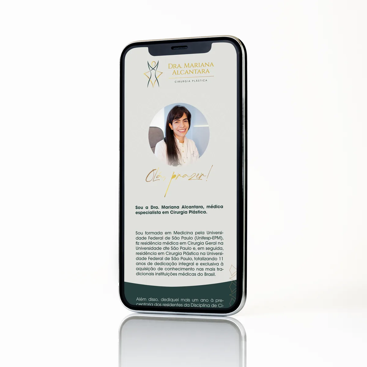 Mockup de celular com o portfólio virtual da Dra. Mariana Alcantara, cirurgia plástica em São Paulo