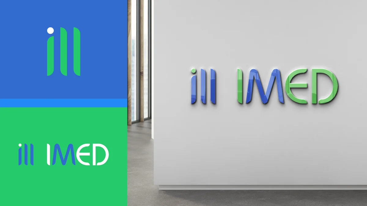 Logo do IMED aplicado em sinalização de parede de ambiente, ao lado dos painéis de cor da identidade da clínica