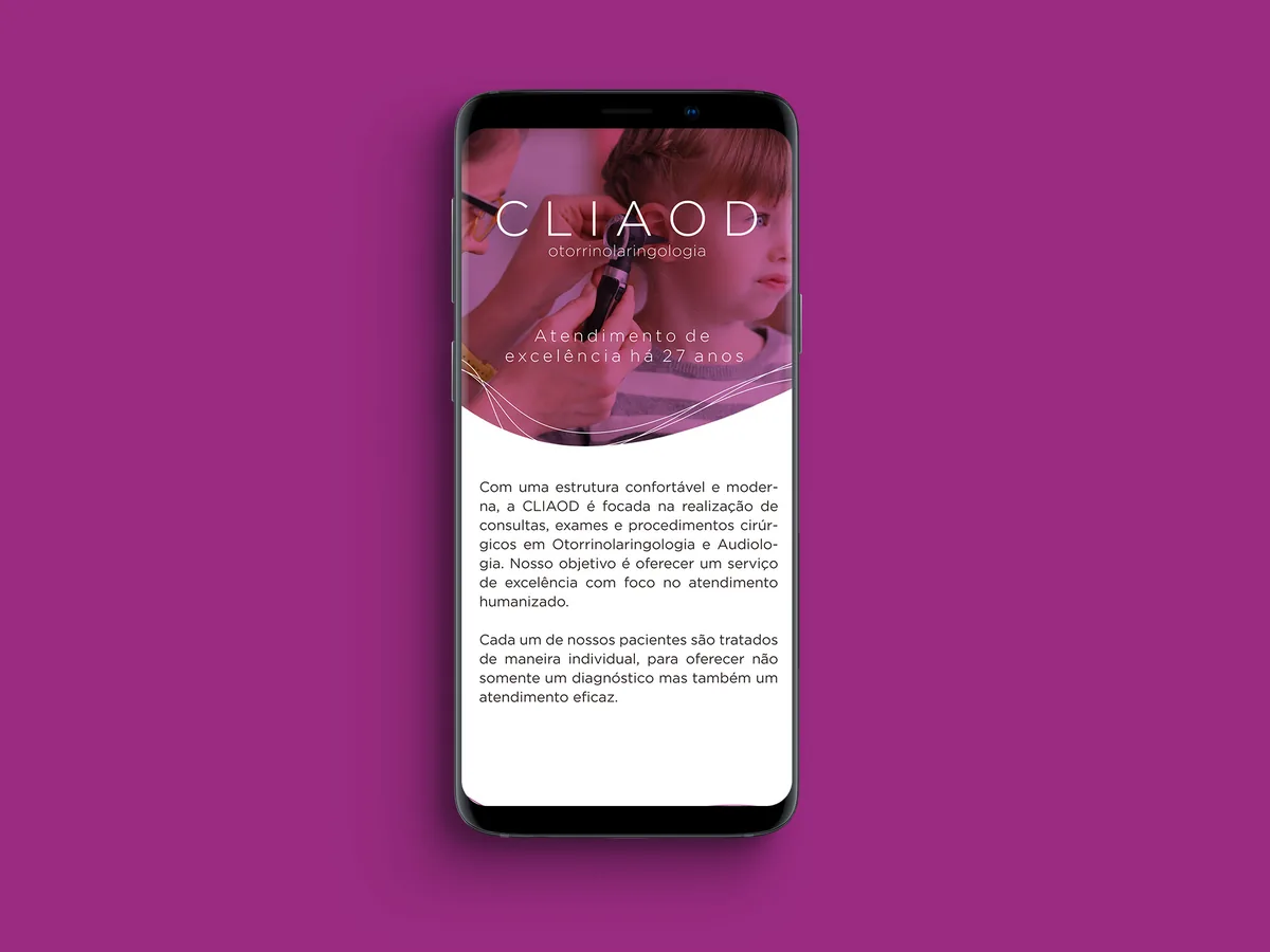 Mockup de celular com o portfólio digital da CLIAOD, otorrinolaringologia em Brasília